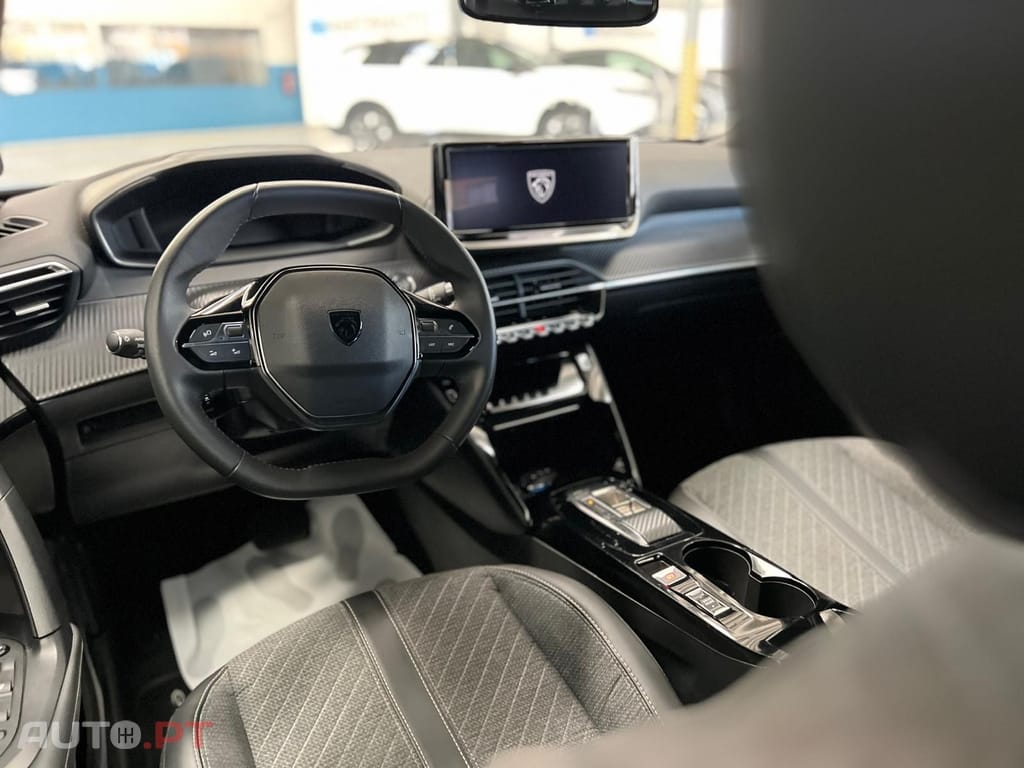 Peugeot E-2008 50 kWh Allure