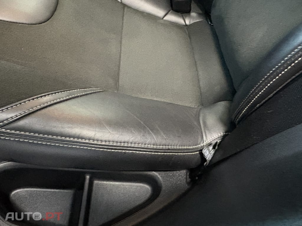 Volvo V40 2.0 D2 R-Design Momentum