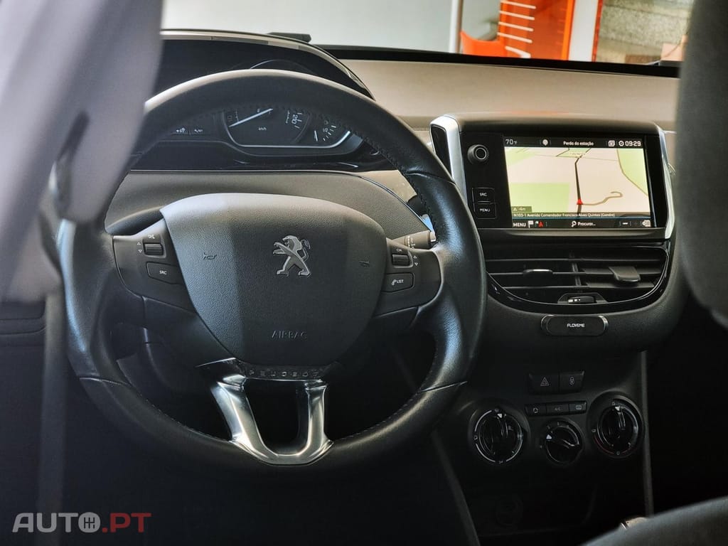 Peugeot 208 1.2 PureTech Signature
