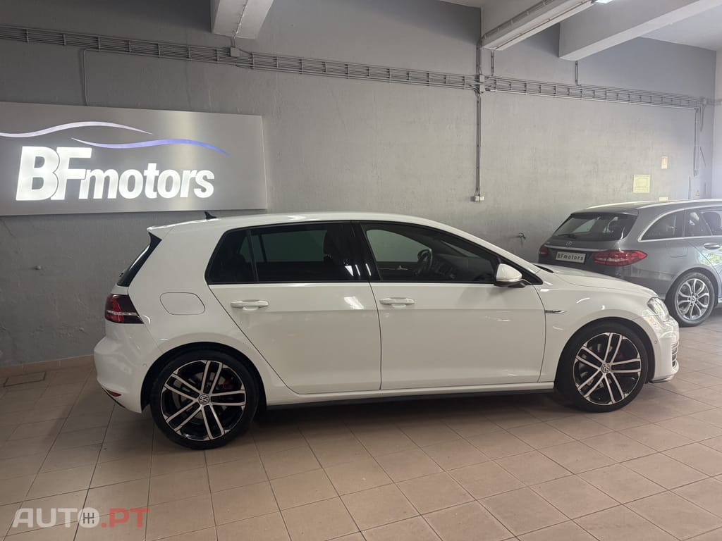 Volkswagen Golf 2.0 TDi GTD — fotografia 5
