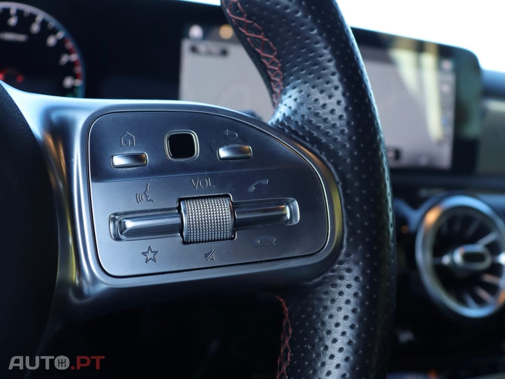 Mercedes-Benz A 250 e 8G-DCT AMG Line