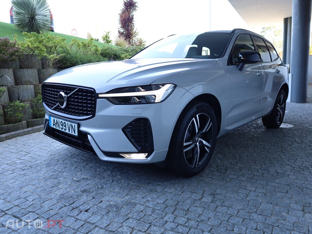Volvo XC60 2.0 B4 Plus Dark
