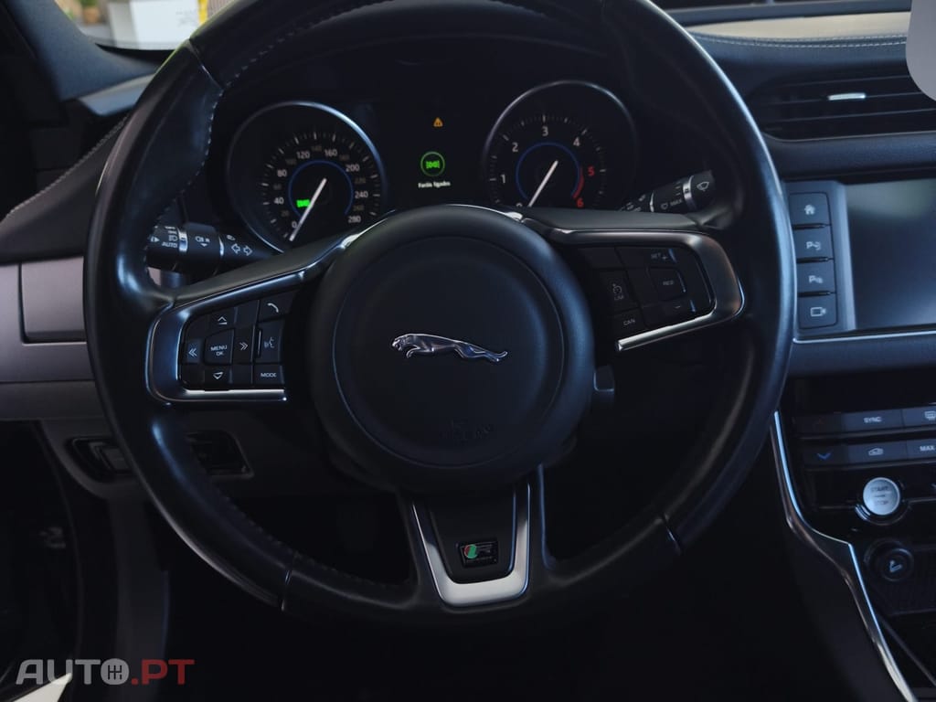 Jaguar XF 2.0D R-Sport