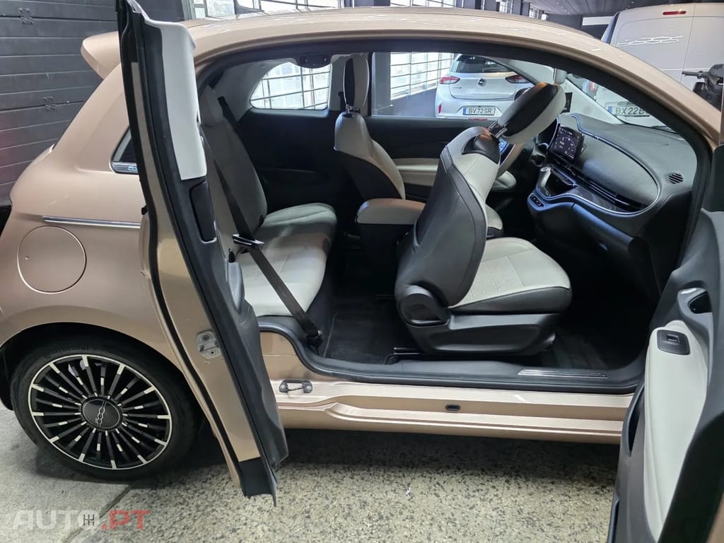 Fiat 500e La Prima