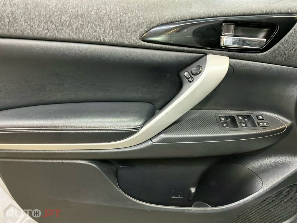 Mitsubishi Eclipse Cross PHEV MOTION AT1