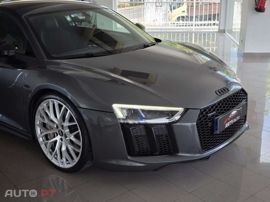 Audi R8 V10 plus 5.2 FSI quattro S tronic