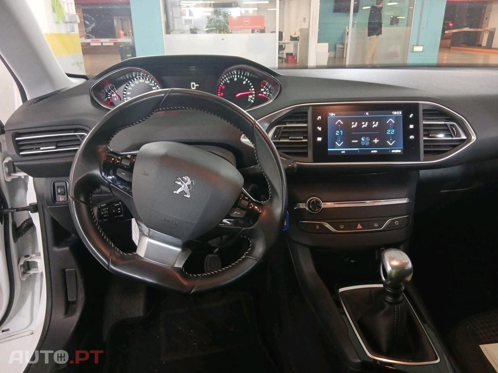 Peugeot 308 1.5 BlueHDi Business Line