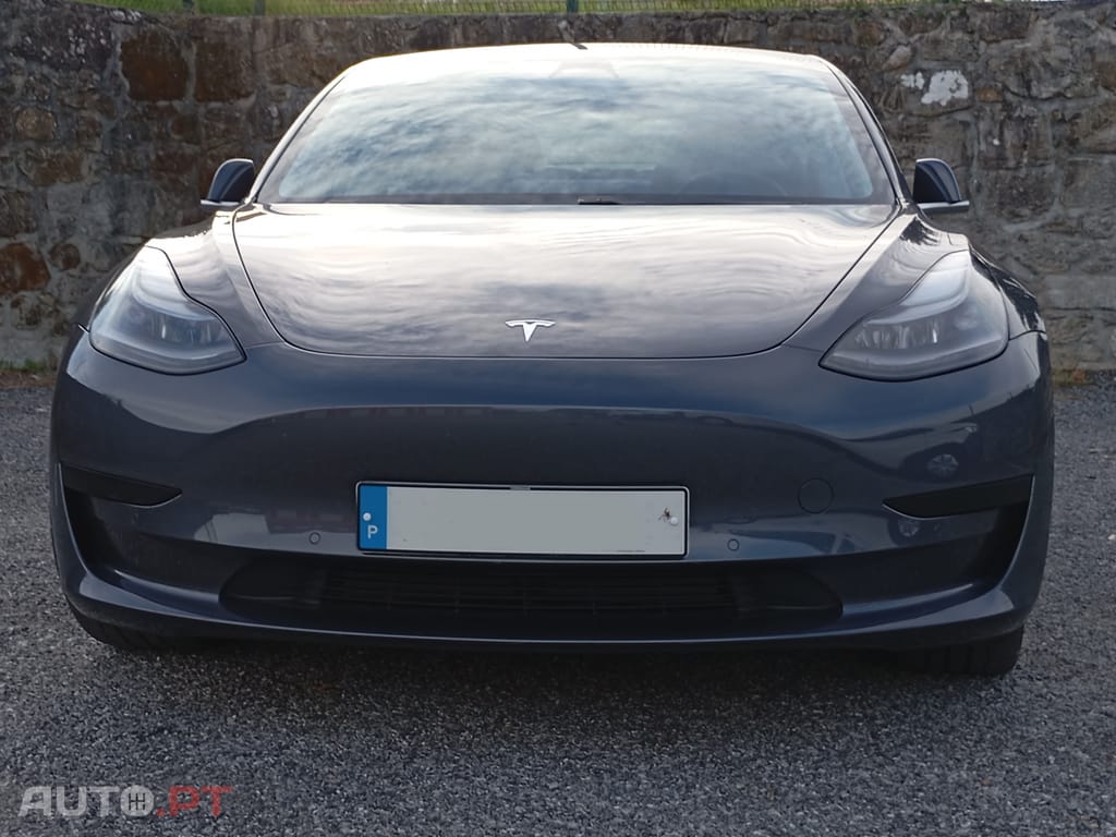 Tesla Model 3 SR+