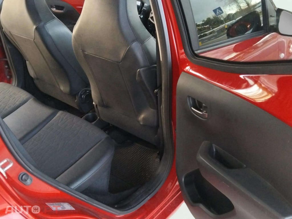 Toyota Aygo 1.0 VVti Exclusive Red