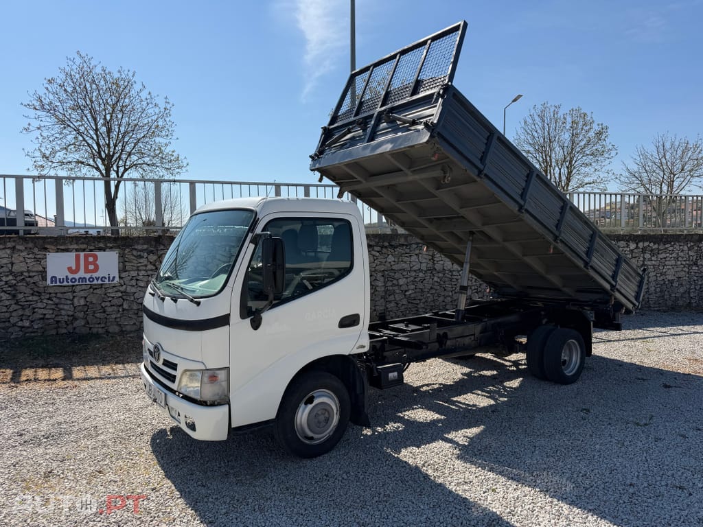 Toyota Dyna M D4-D 3LUG Tri-Basculante Nacional