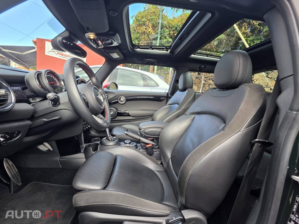MINI Cooper John Cooper Works Auto Desportiva