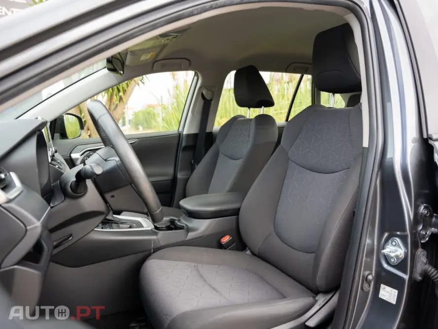 Toyota RAV4 2.5 HDF Comfort — fotografia 20