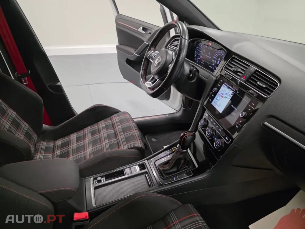 Volkswagen Golf 2.0 TSI GTI DSG Performance