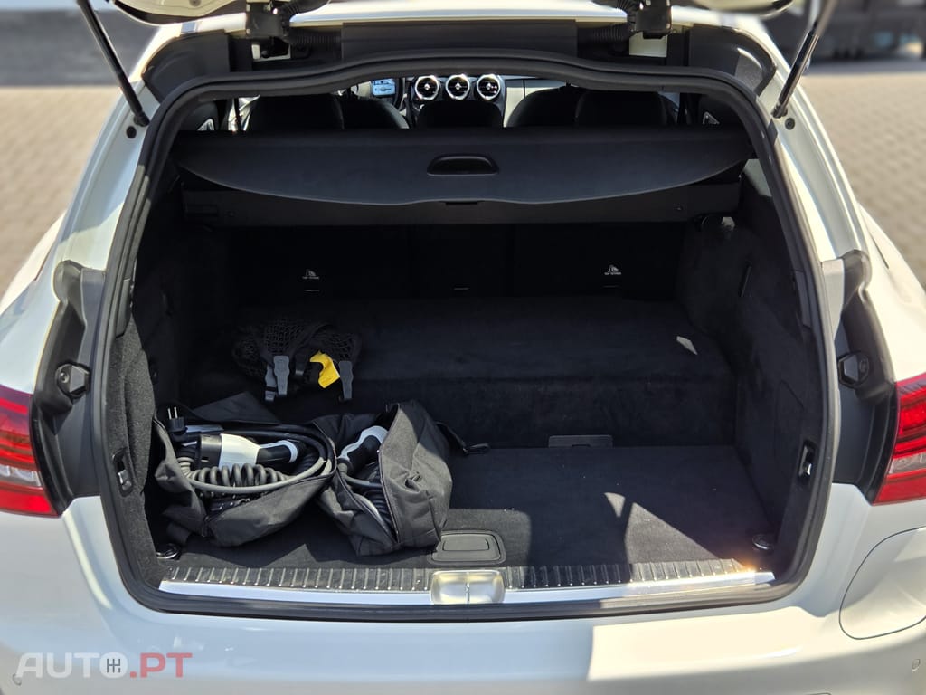Mercedes-Benz C 300 de AMG-Line (Pack Night) - Burmester Audio, Multibeam, Airmatic, 19"