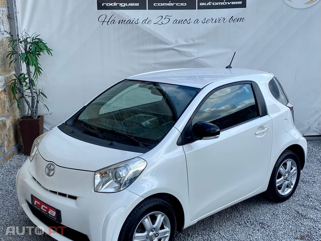 Toyota iQ 1.4 D-4D 2 NAVI+Bluetooth