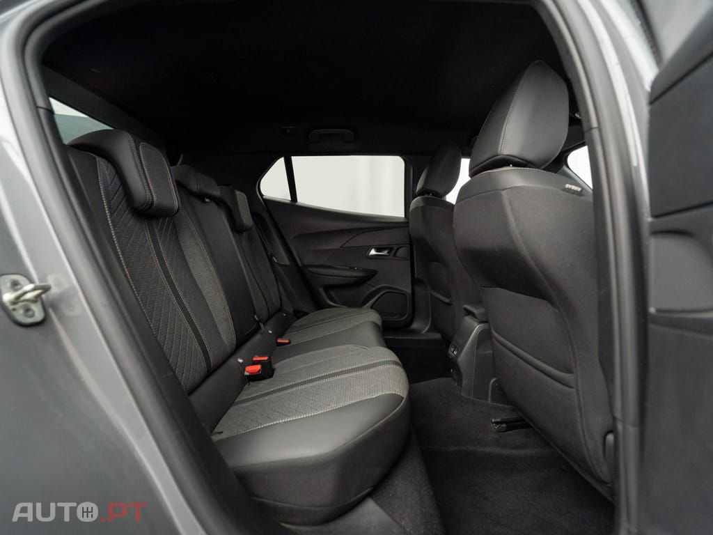 Peugeot 2008 1.2 Hybrid Allure e-DCS6