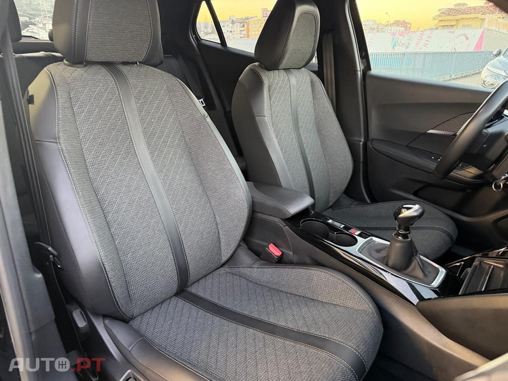 Peugeot 2008 1.2 PureTech Allure