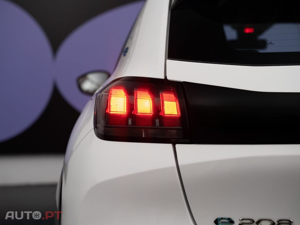 Peugeot E-208 50 kWh Active