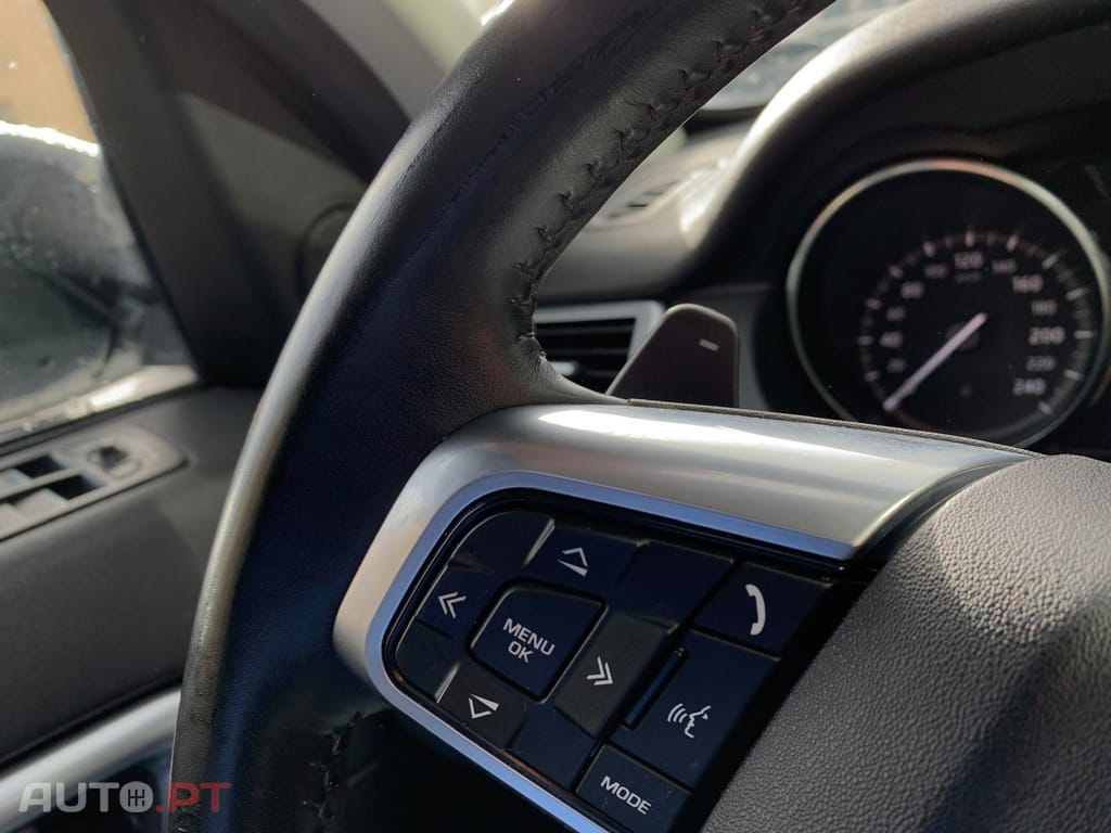 Land Rover Discovery Sport 2.0 TD4 HSE Luxury 7L Auto