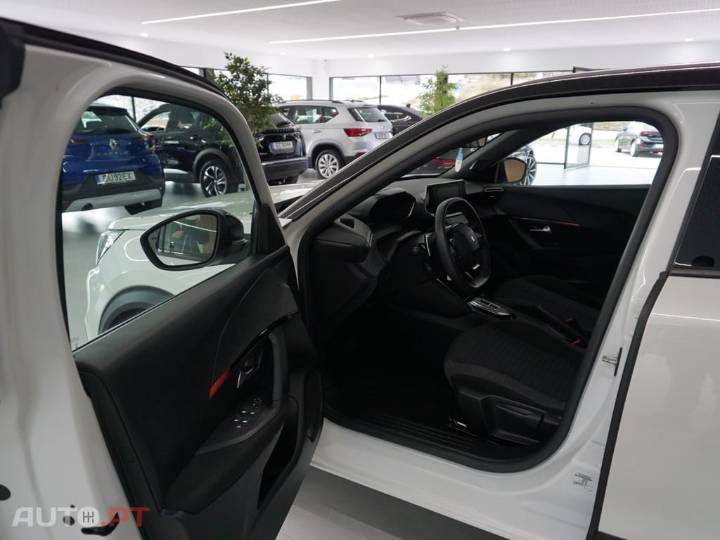 Peugeot 2008 PureTech 130 EAT8 Allure