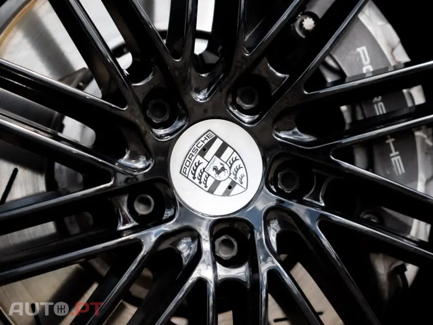 Porsche Panamera 4 E-Hybrid Platinum Edition