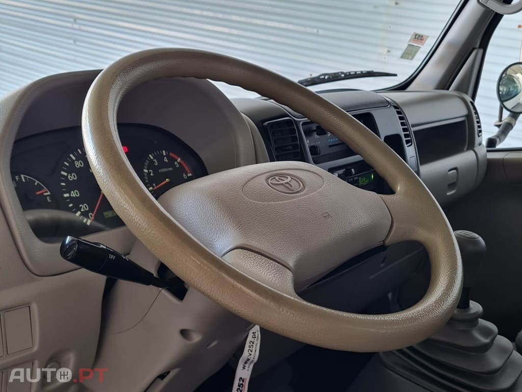 Toyota Dyna Contentor Lona Tipo TIR
