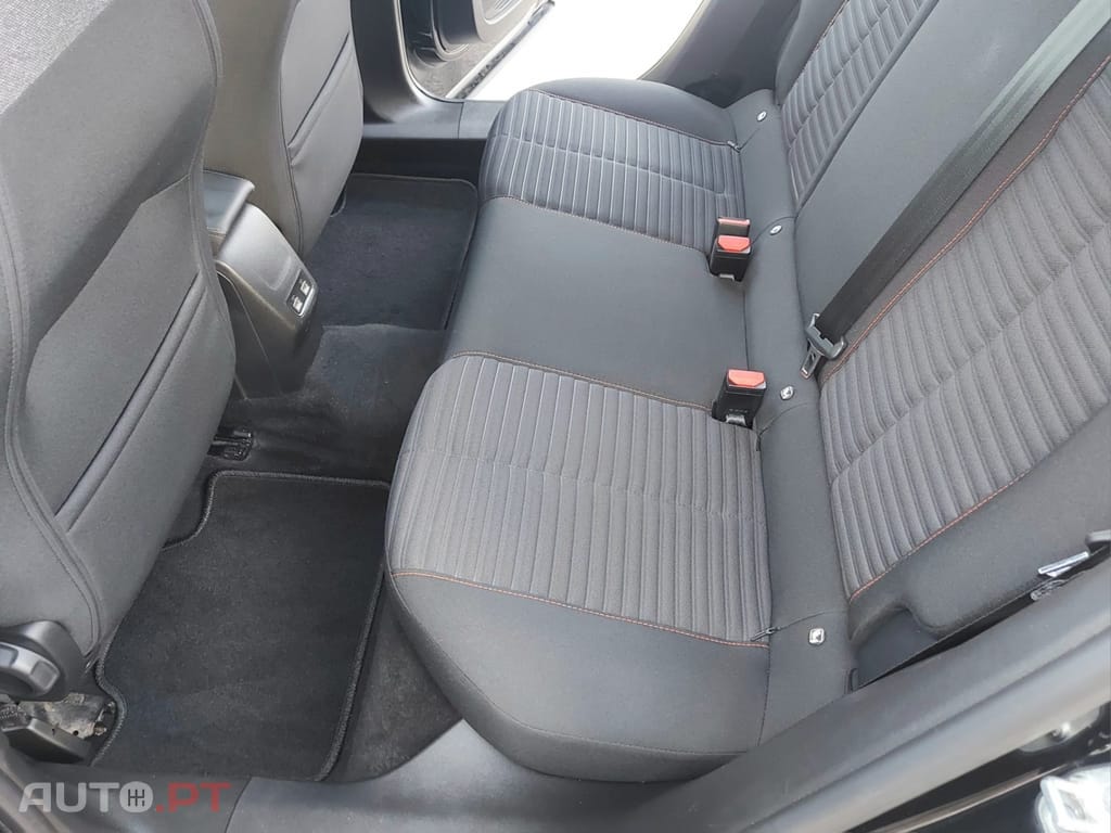 Peugeot E-2008 50 kWh Active Pack