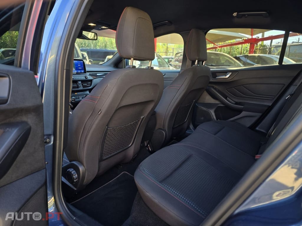 Ford Focus 1.0 EcoBoost Hybrid ST-LINE