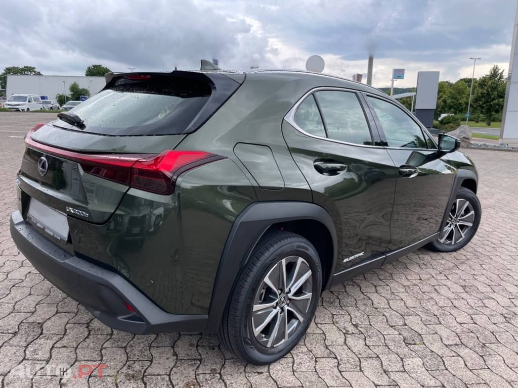 Lexus UX Executive+