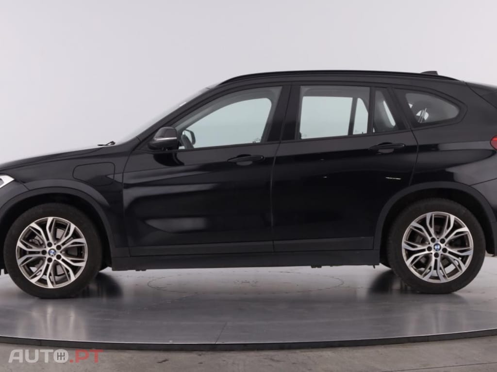 BMW X1 25 e xDrive — fotografia 4