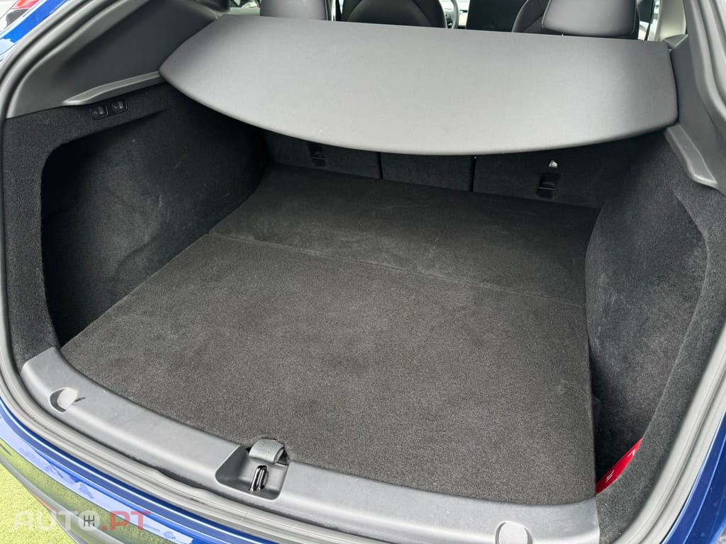 Tesla Model Y Long-Range RWD