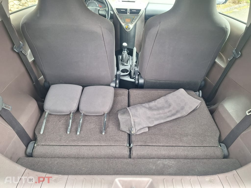 Toyota iQ 1.0 VVT-i 2