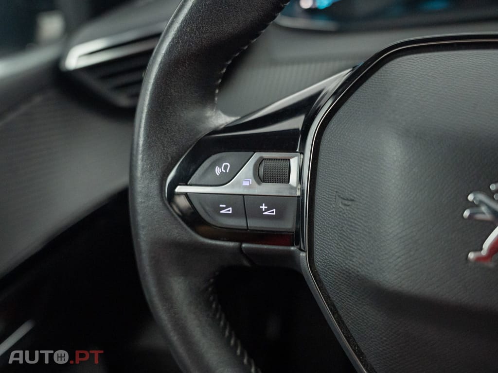 Peugeot E-208 50 kWh Active