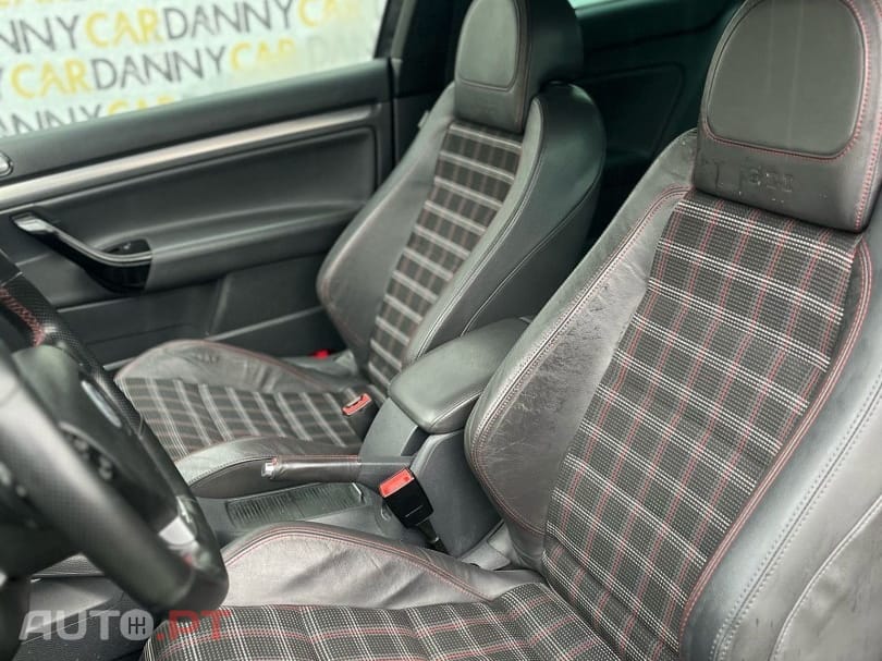Volkswagen Golf 30 anos