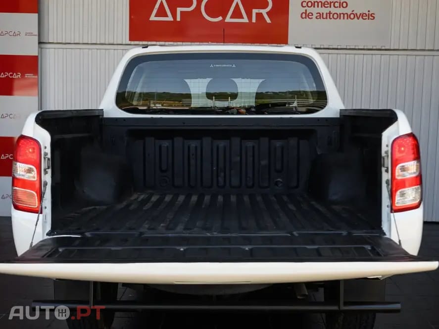 Mitsubishi L200 2.4 DI-D CD Invite 4WD