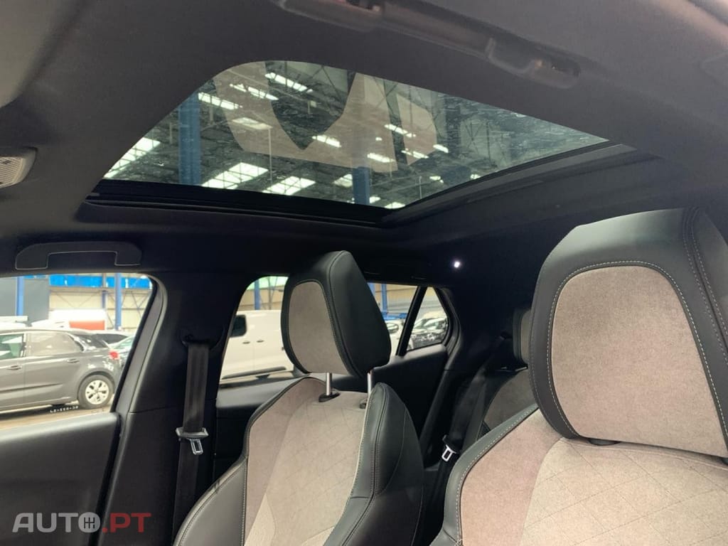 Peugeot E-2008 50 kWh GT