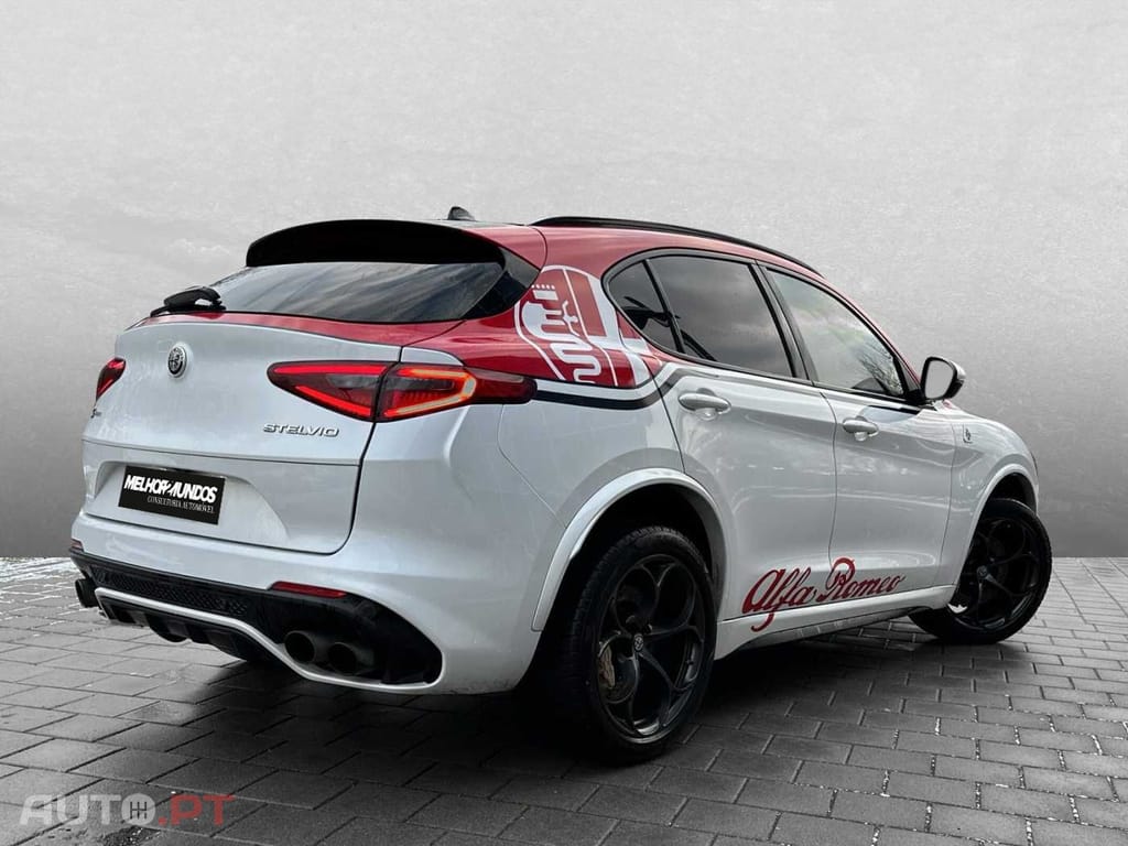 Alfa Romeo Stelvio V6 2.9 Bi-Turbo AT8-Q4 Quadrifoglio