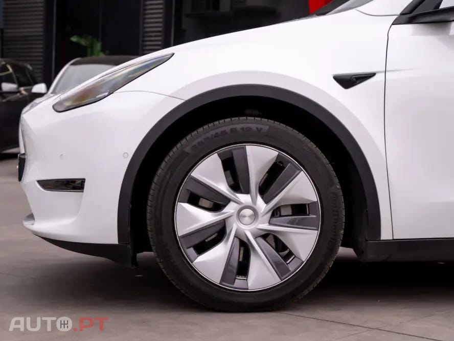 Tesla Model Y Long Range RWD