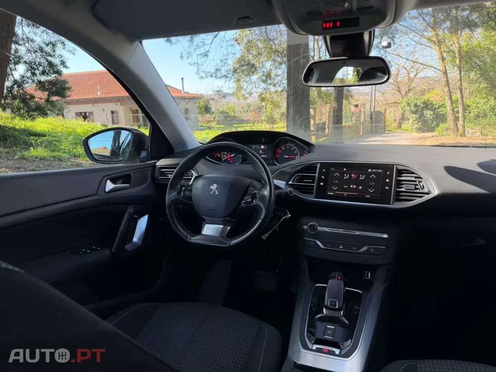 Peugeot 308 1.2 PureTech Allure EAT8