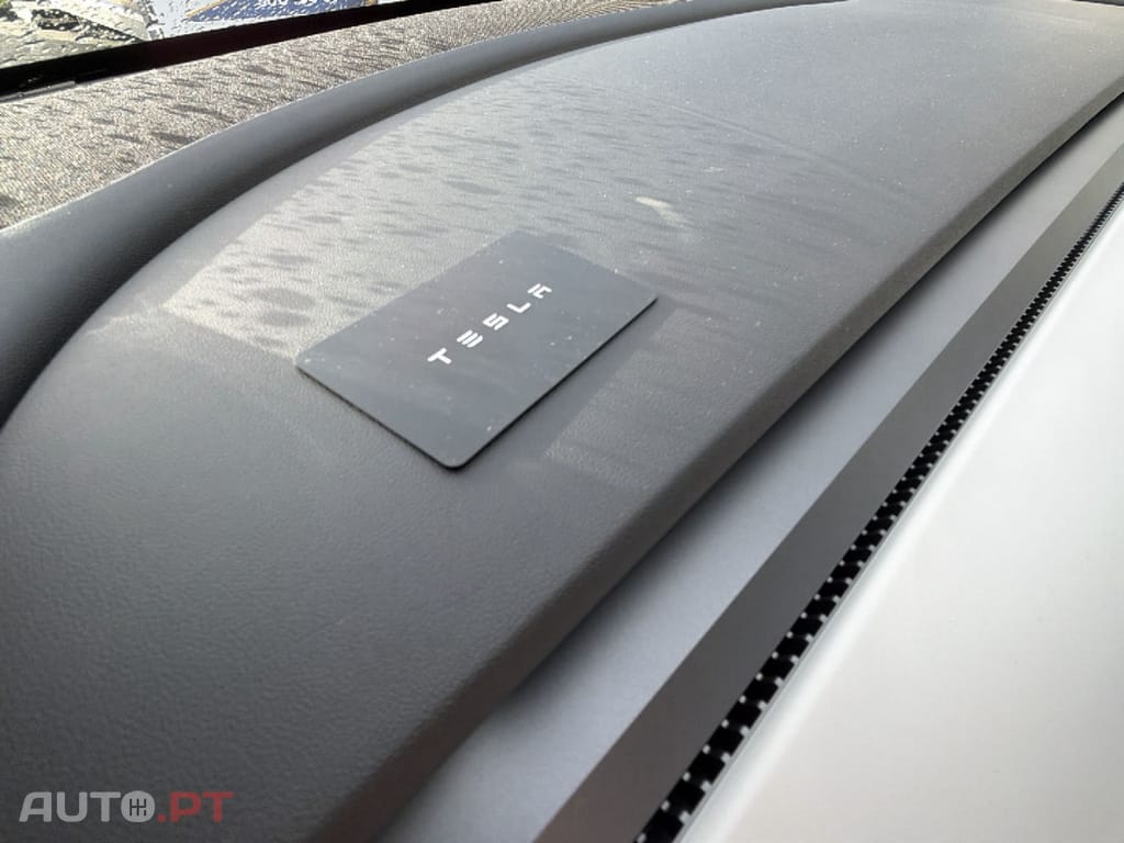 Tesla Model Y Long-Range RWD