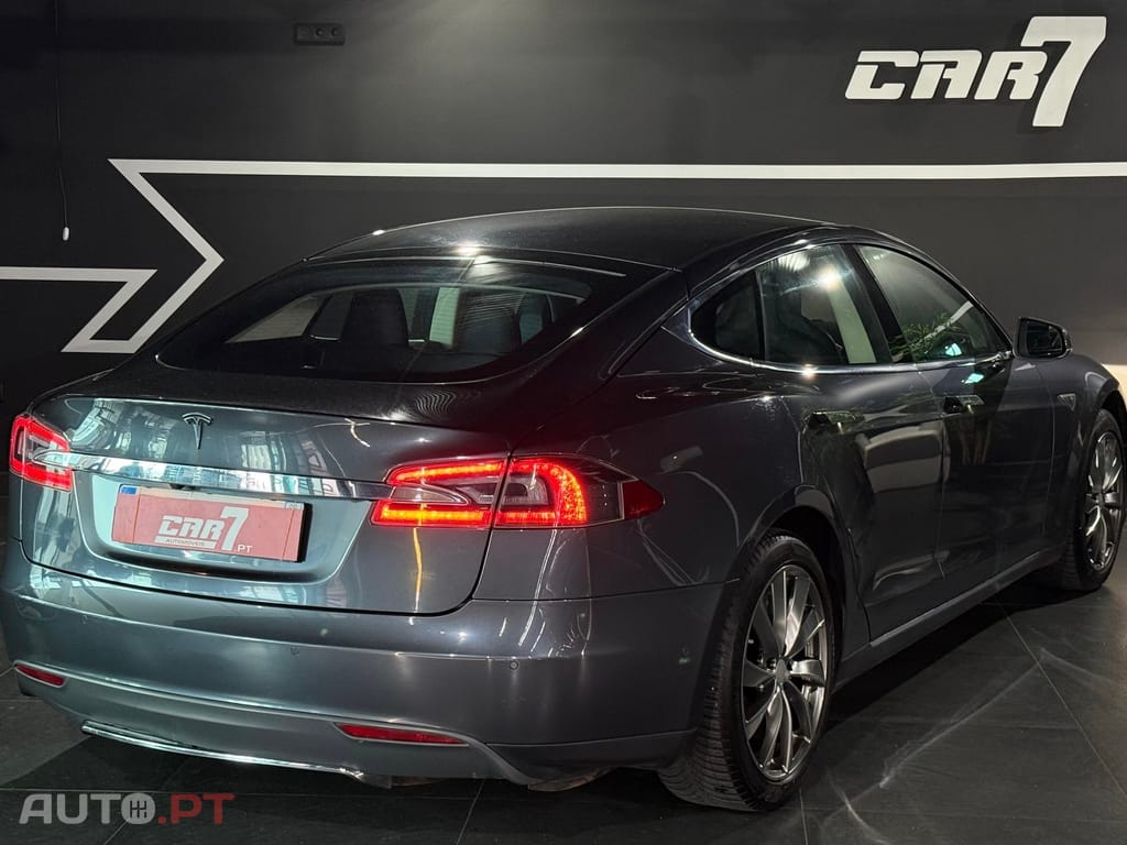 Tesla Model S 85D