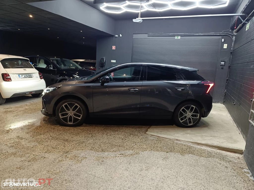 MG MG4 77 kWh Extended Range Luxury