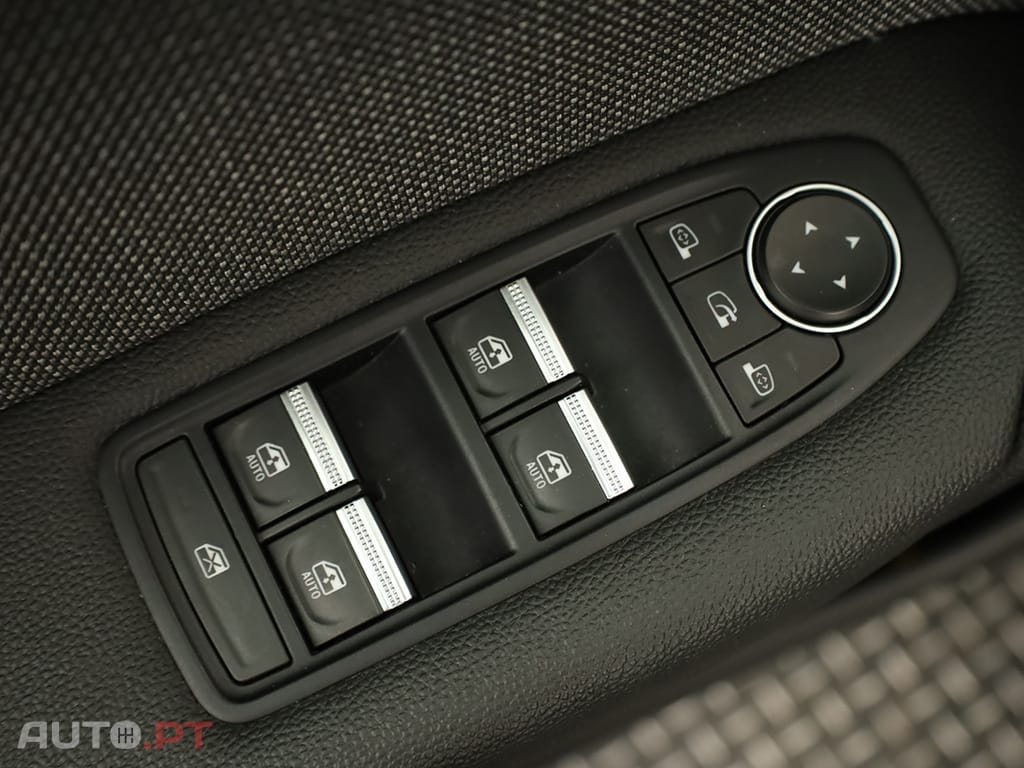 Renault Captur 1.0 TCe Techno Bi-Fuel