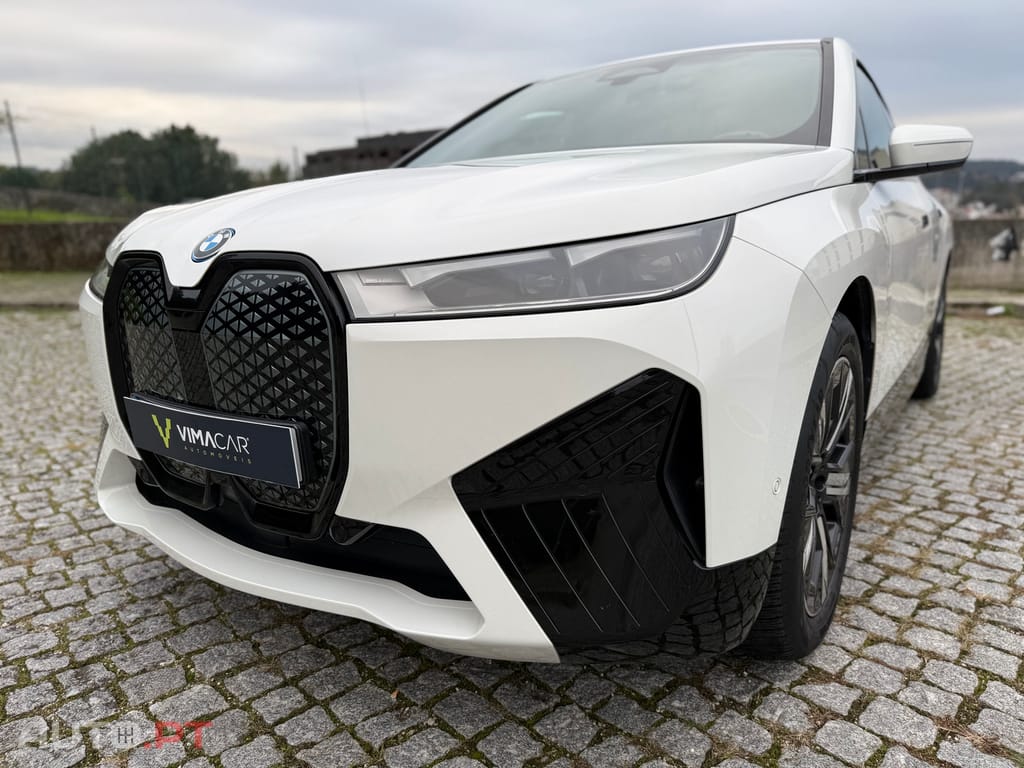 BMW iX xDrive 40 Pack Desportivo
