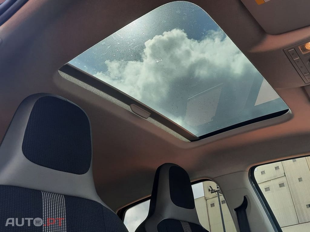 Volkswagen e-Up Entry