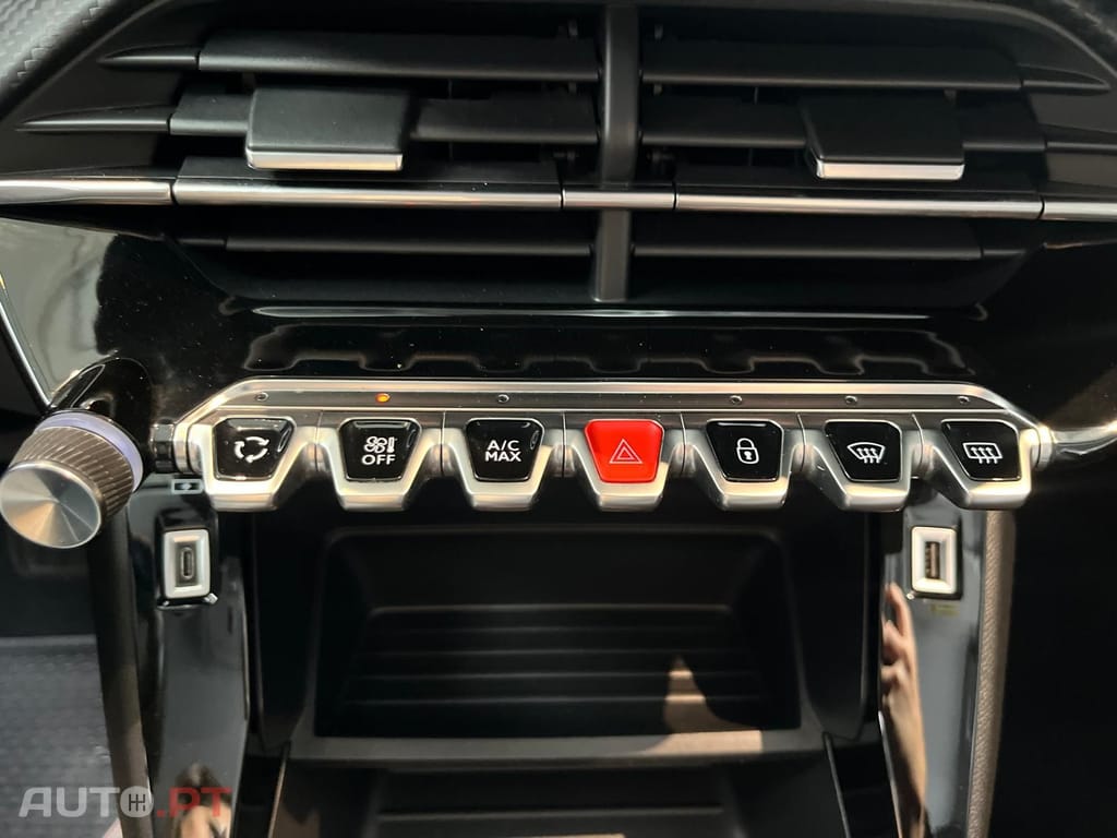 Peugeot E-208 Active Business I.V.A DEDUTÍVEL