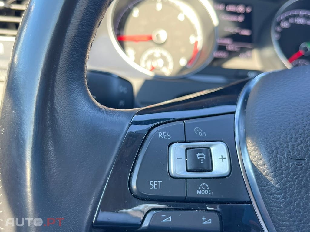Volkswagen Golf 1.6 TDI R-Line DSG