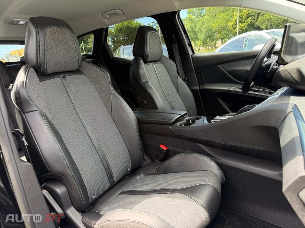 Peugeot 3008 1.6 Hybrid Allure e-EAT8