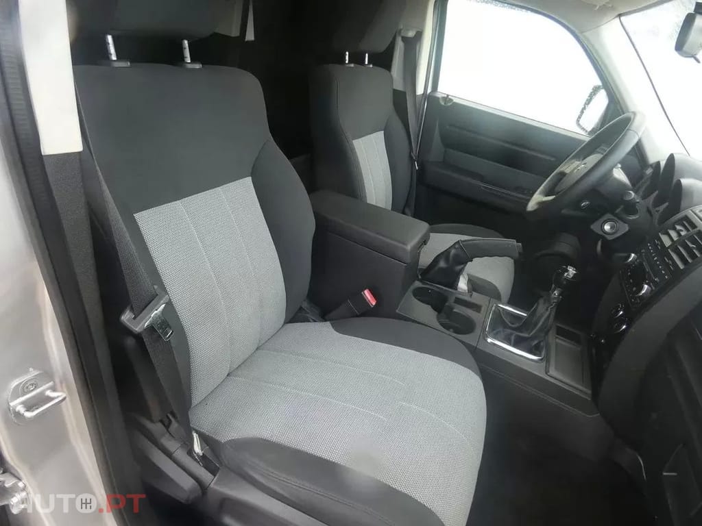 Dodge Nitro  2 8 Crd Dpf Se 2wd
