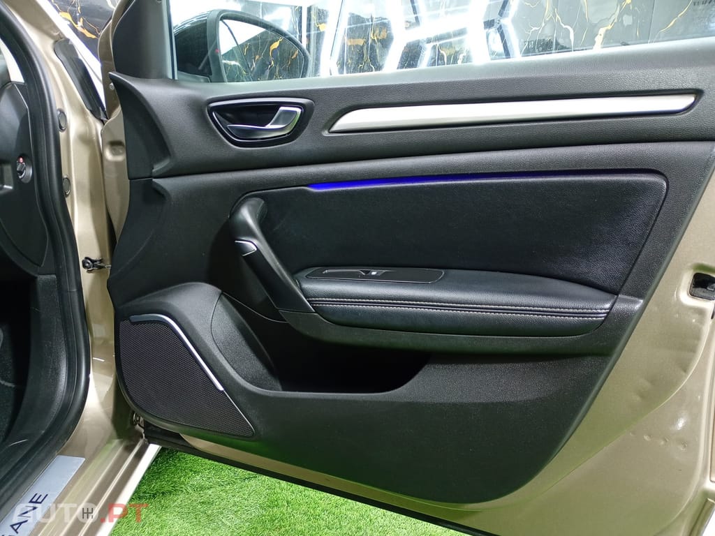 Renault Clio Outro
